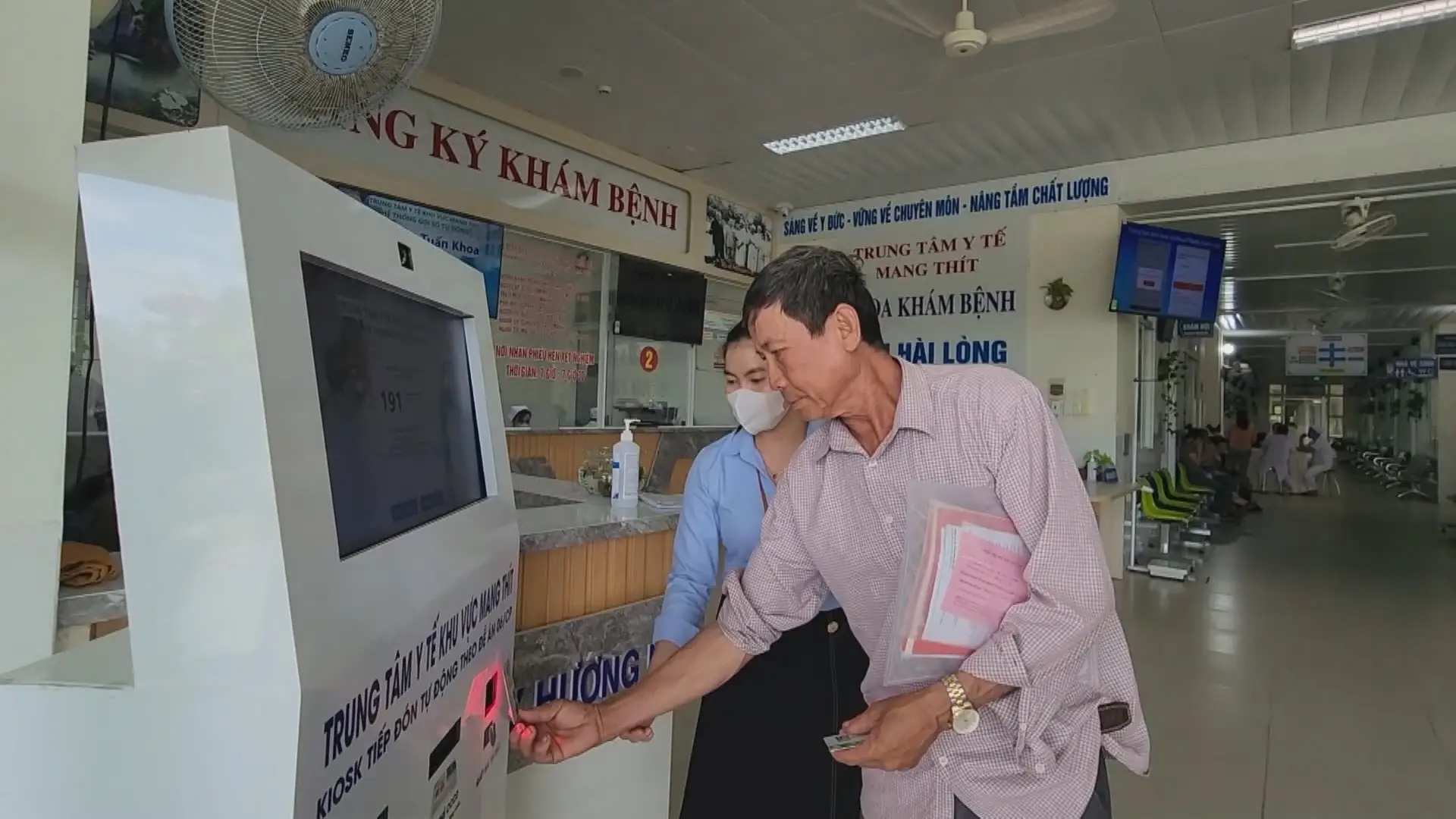 Thúc đẩy chuyển đổi số, xây dựng hệ thống y tế thông minh